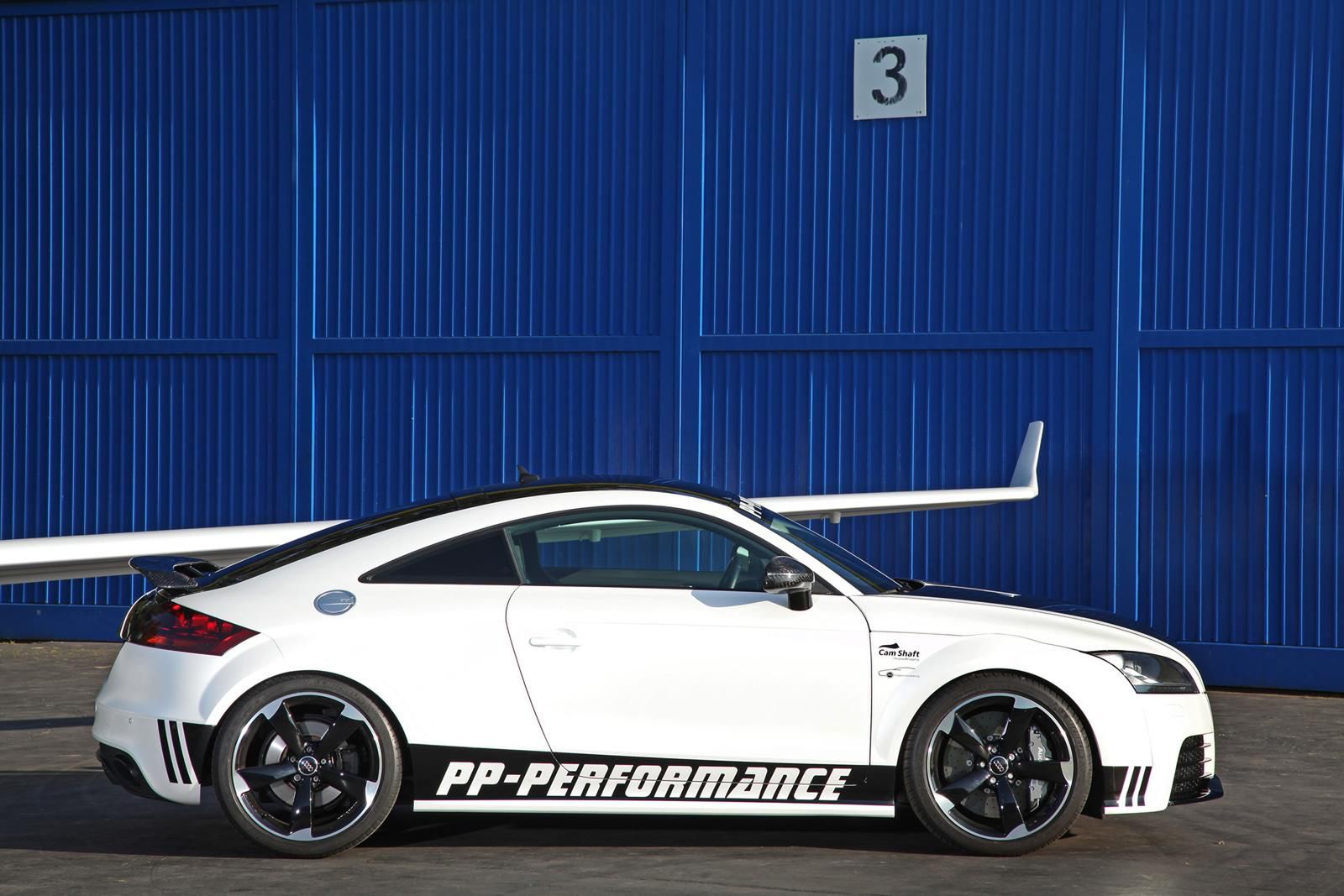 Audi TT RS Black & White Edition