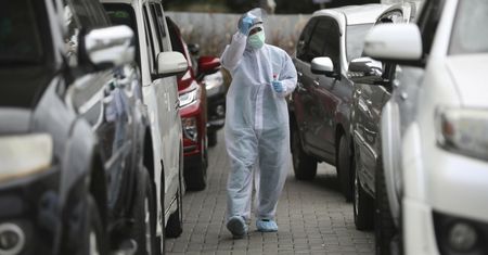 Nowy szczep koronawirusa. Pojawiła się kolejna mutacja. Rząd wprowadza dodatkowe obostrzenia