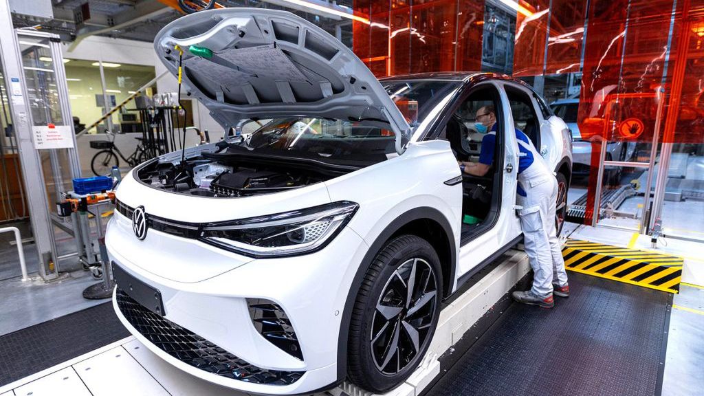Audi, Seat and VW EV Production at The Volkswagen AG Zwickau Plant
Employees fix the seats of a Volkswagen AG (VW) ID.5 electric sports utility vehicle (eSUV) on the assembly line at the automaker's electric automobile plant in Zwickau, Germany, on Tuesday, April 26, 2022. The Zwickau assembly lines are the centerpiece of a plan by VW, the world's biggest automaker, to manufacture as many as 330,000 cars annually. Photographer: Krisztian Bocsi/Bloomberg via Getty Images
Bloomberg
electric vehicles, manufacture, german, media tour, fabrication, facility, ev, european, e.u., eu, automobiles, cars, vehicles, emea, business news, industries, automotive, euro members