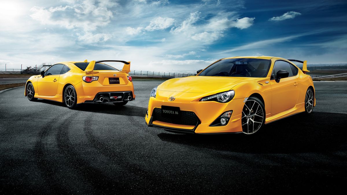 GT86 Yellow Limited została dodatkowo wyposażona w czarne tapicerki Keynote Black wykonane z alkantary innych rodzajów skóry.