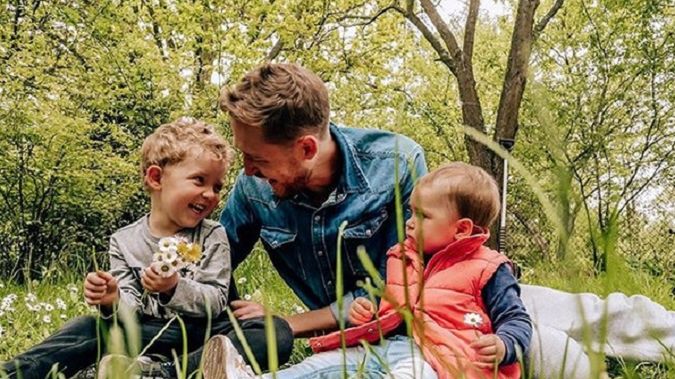 Damian Michałowski z dziećmi