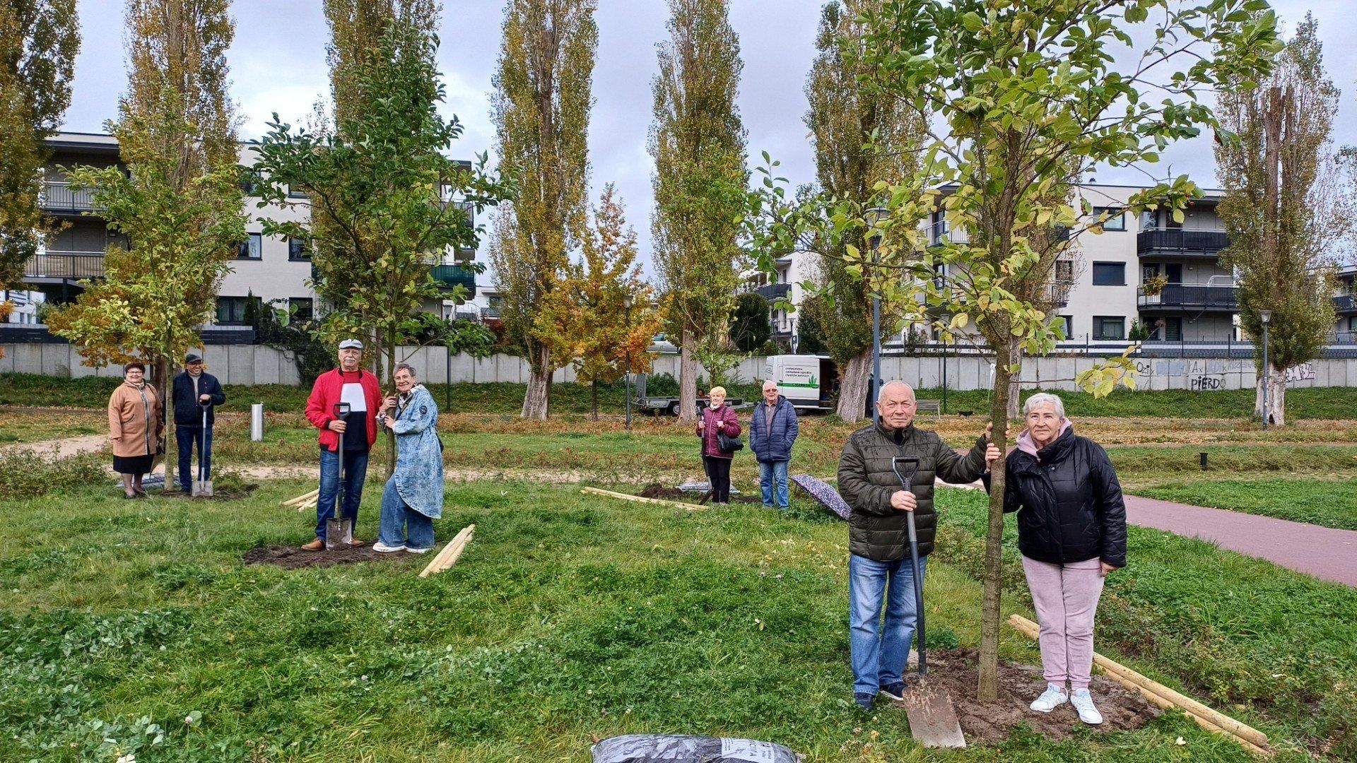 Każda para świętująca wieloletnie pożycie małżeńskie zasadziła swoje drzewko