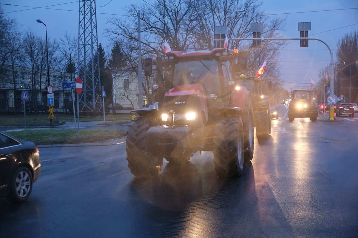 Spontaniczny przejazd rolników do centrum Lublina