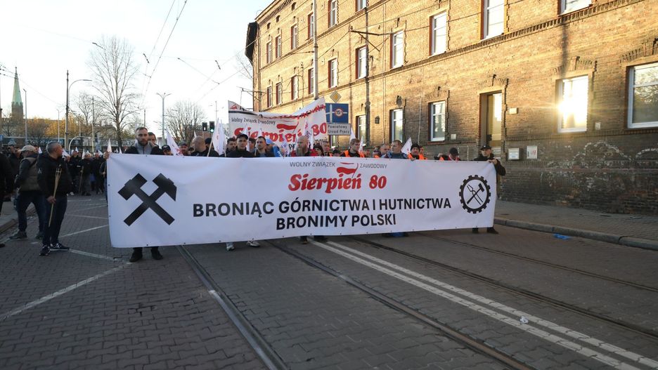 Zakończył się &#34;Marsz gwiaździsty&#34; związków zawodowych w obronie przemysłu i sprawiedliwej transformacji Śląska