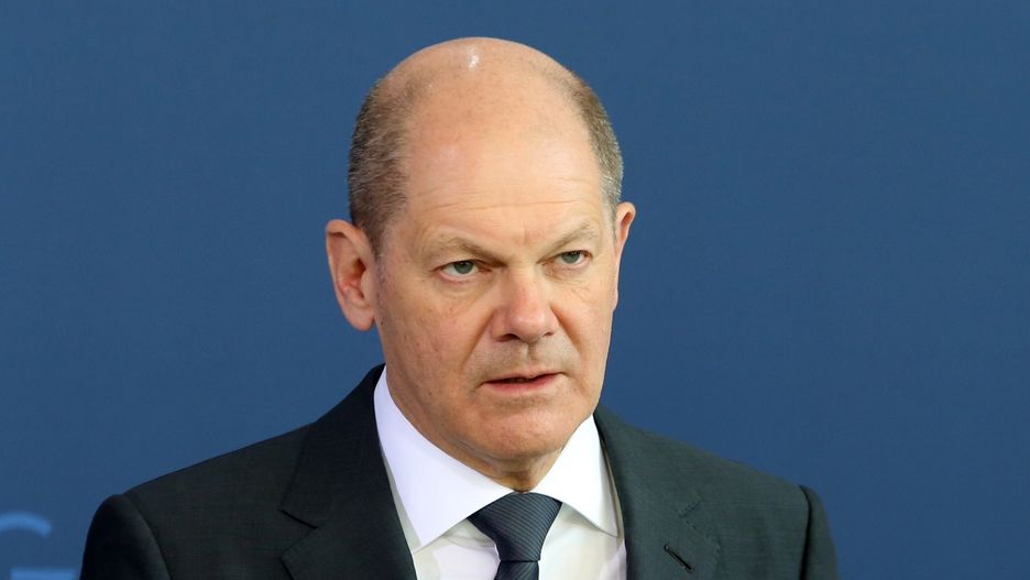German Federal Chancellor Olaf Scholz speaks to the press in the federal Chancellery about an alleged massacre of Ukrainian civilians in the town of Bucha amidst the ongoing war in Ukraine, in Berlin, Germany, 03 April 2022. The incident near the Ukrainian capital of Kyiv, of which officials say evidence is mounting, was a 'deliberate massacre', said the country's foreign minister on 03 April. EPA/ADAM BERRY / POOL Dostawca: PAP/EPA.