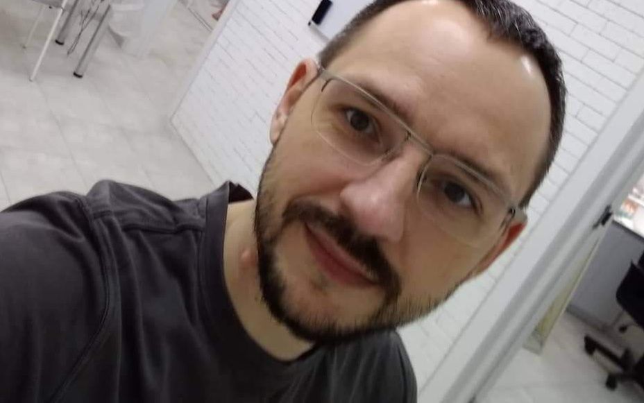 Igor robi paznokcie Polkom. Początki nie były łatwe