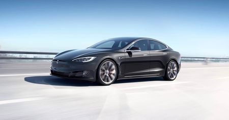 Tesla po cichu zwiększyła zasięg Modeli S oraz X do nawet 610 km