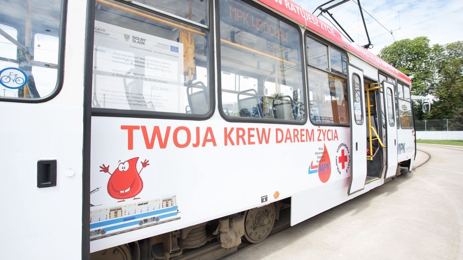 Wrocław. Specjalny tramwaj i autobus. Mają zachęcać do oddawania krwi