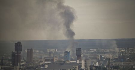 Wojna w Ukrainie. Ciężkie walki o Siewierodonieck. "Wszystkie mosty są zniszczone" [RELACJA NA ŻYWO]