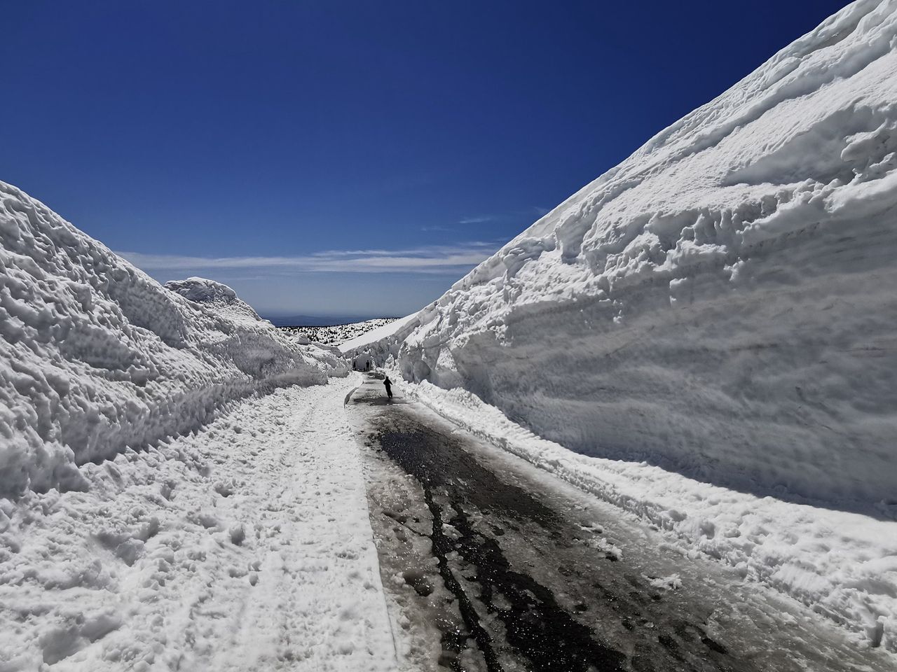 Niesamowita trasa w Karkonoszach. Powstał ogromny śnieżny tunel