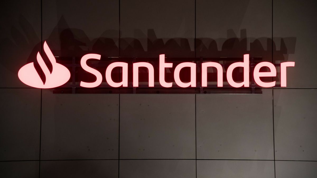 Santander będzie wysyłać linki do strony, czy to bezpieczne? /fot. East News/ Wojciech Stróżyk/Reporter