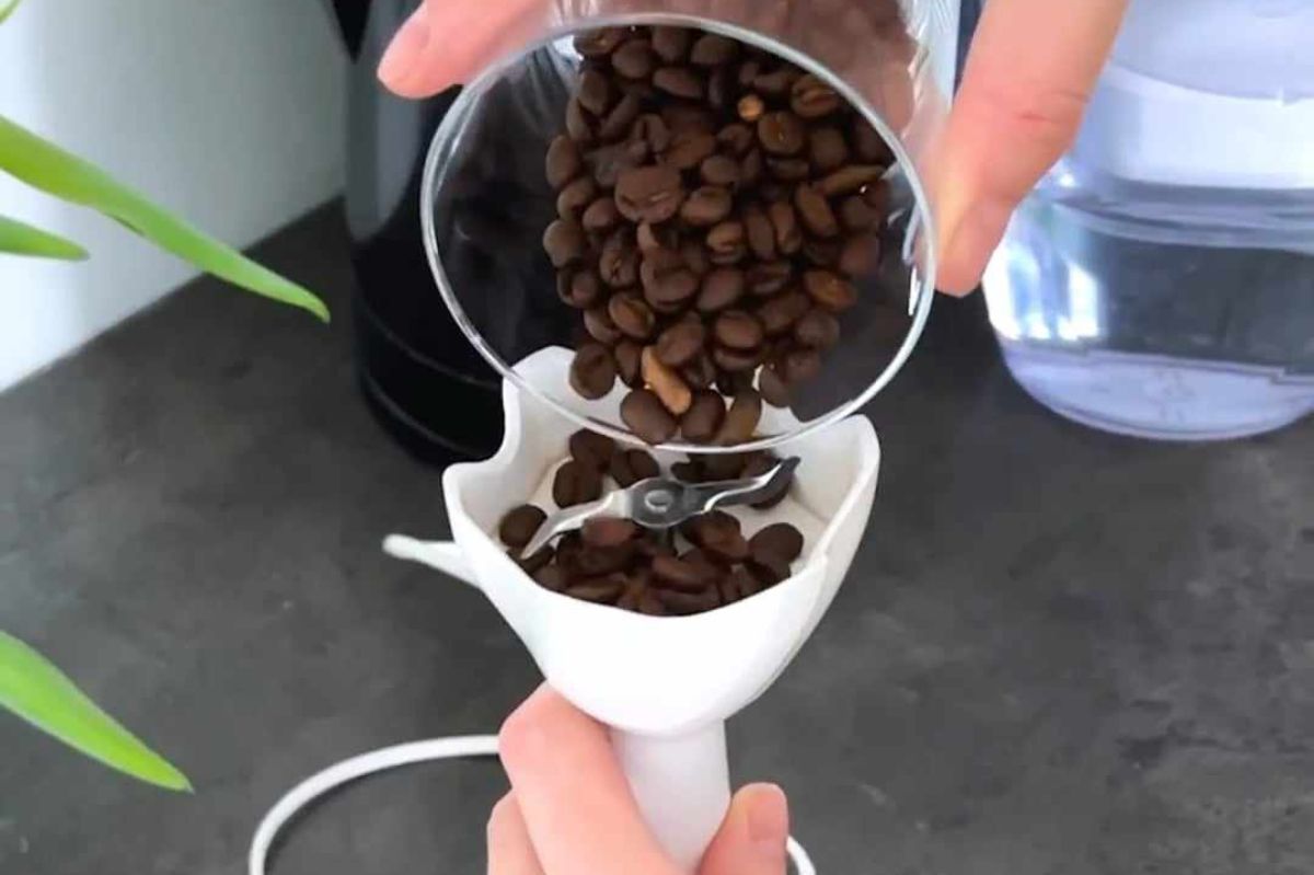 Zmielenie kawy w blenderze to świetny trik kuchenny