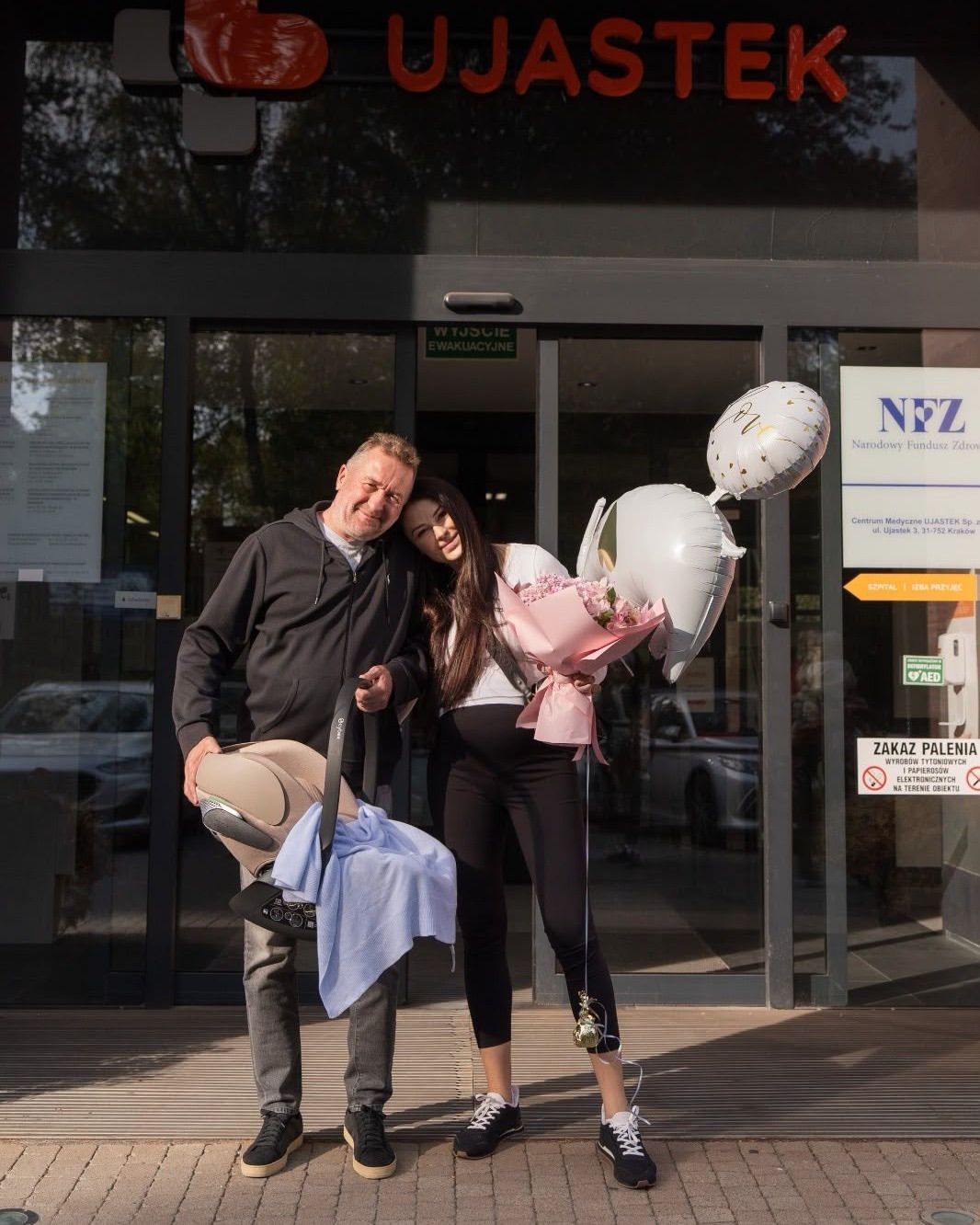 Rafał Sonik z narzeczoną i synem