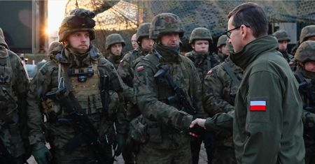 Gąsior: Wojna spadła PiS-owi z nieba. Miliony Polaków w strachu zadają jedno pytanie [OPINIA]