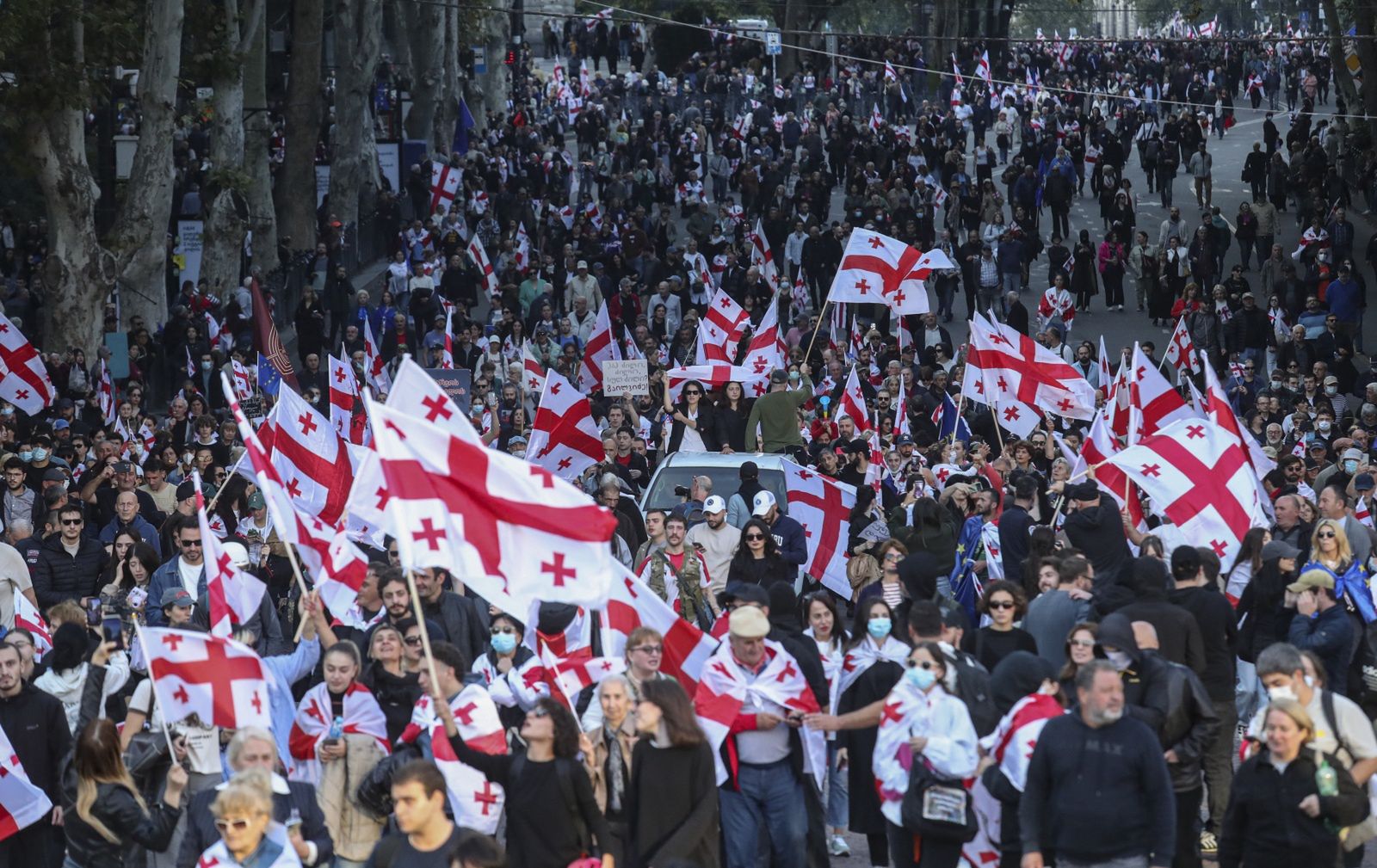 Opposition protest after the local elections in Georgia
epa12430323 Georgian opposition party supporters attend a rally during local elections in Tbilisi, Georgia, 04 October 2025. Elections to local governments are held in Georgia on 04 October, where members of municipal meetings and 64 mayors of cities will be elected. More than 3.5 million voters will be able to take part in the elections.  EPA/DAVID MDZINARISHVILI 
Dostawca: PAP/EPA.
DAVID MDZINARISHVILI
elections, vote, flags, crowd, parties