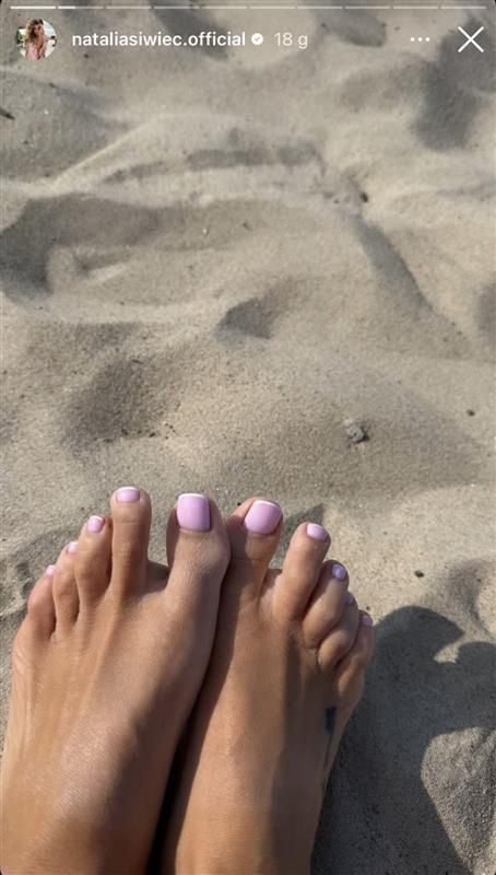 Natalia Siwiec stawia na french pedicure
