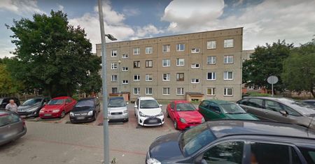 Głógów. Dziecko wypadło z okna. Są zarzuty dla pijanego ojca