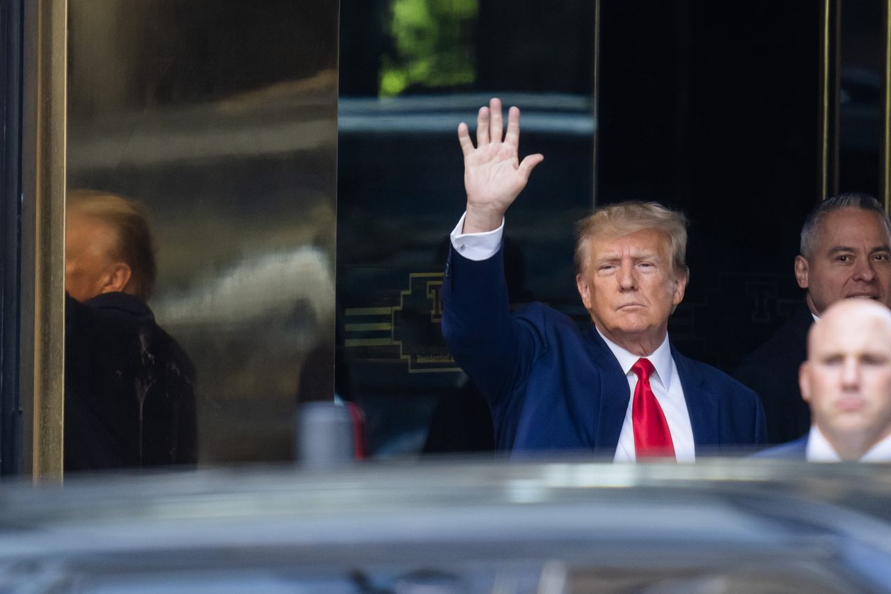 Donald Trump tuż po opuszczeniu Trump Tower i udaniu się do sądu, Nowy Jork. 4.04.2023 r.