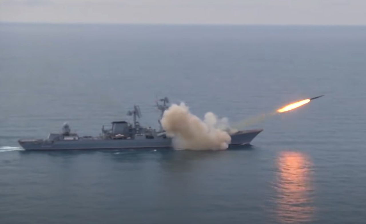 Rosjanie sprawdzają rakiety na Morzu Czarnym. Pocisk trafił w cel oddalony o 30 km