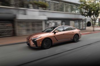 Cała gama fabrycznych programów gwarancyjnych - ile lat spokoju zapewnia Lexus?