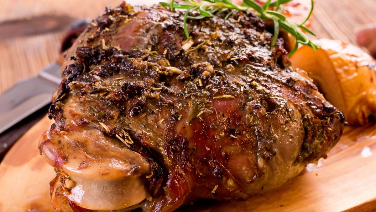 Pieczony udziec jagnięcy