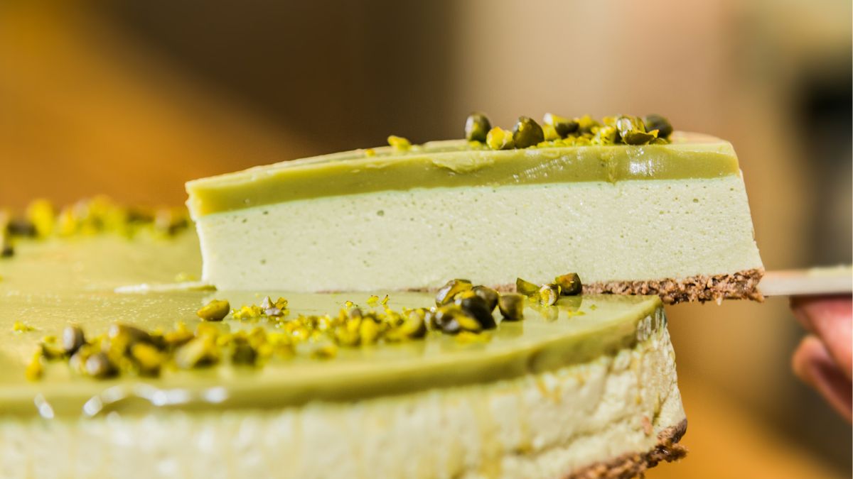 Prosty sernik pistacjowy.