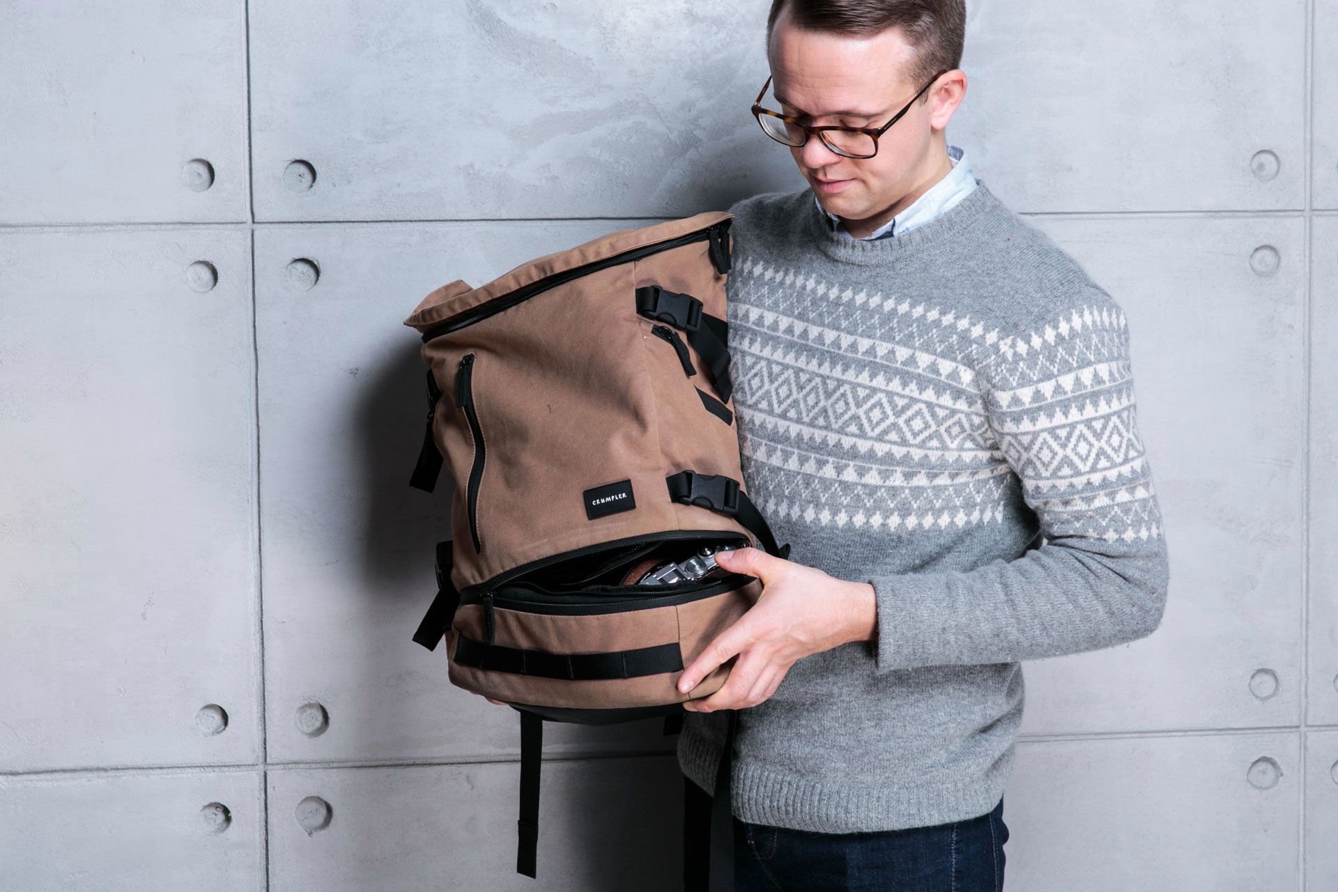 Crumpler The Base Park - praktyczny plecak dla cyfrowych nomadów z aparatem 5