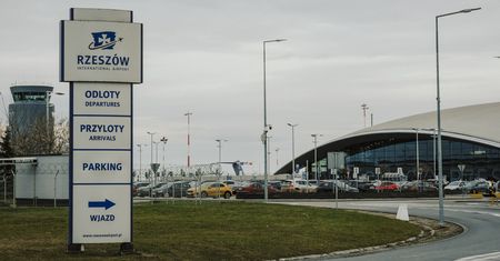 "Niespecjalnie mnie to rusza". Na lotnisku spotkali Amerykanina