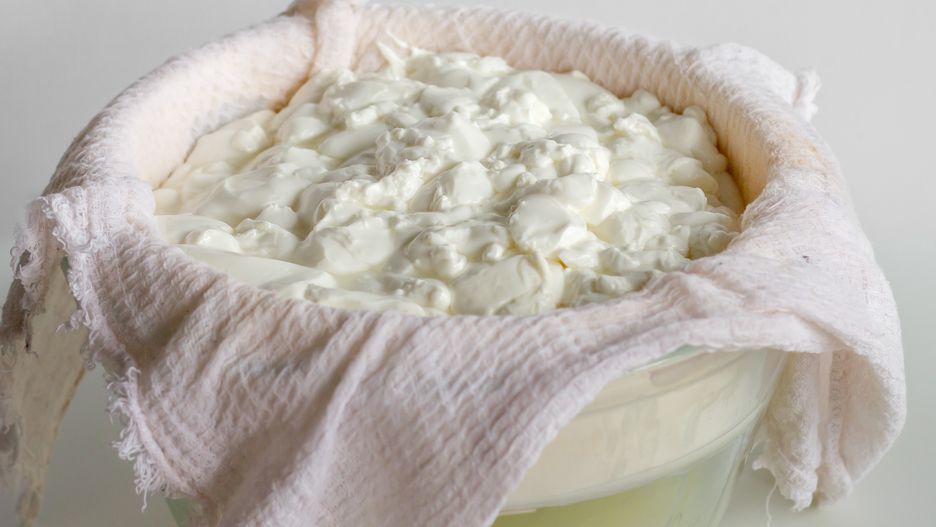 Serek wiejski czy jogurt grecki? Eksperci porównali