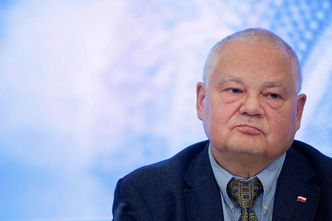 Adam Glapiński walczy o drugą kadencję w NBP. Rząd nazywa "dobrym wujkiem"