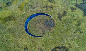 Wygląda jak UFO. Ta wyspa ciągle się obraca