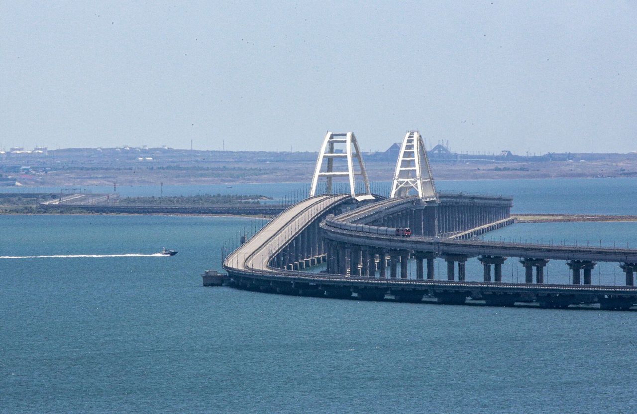 Smoke screens and missile threats: Turmoil at the Crimea Bridge