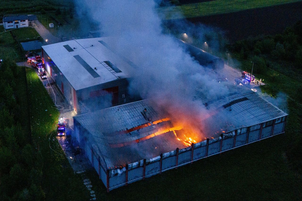 Tony odpadów w ogniu. Potężny pożar sortowni w Przemyślu