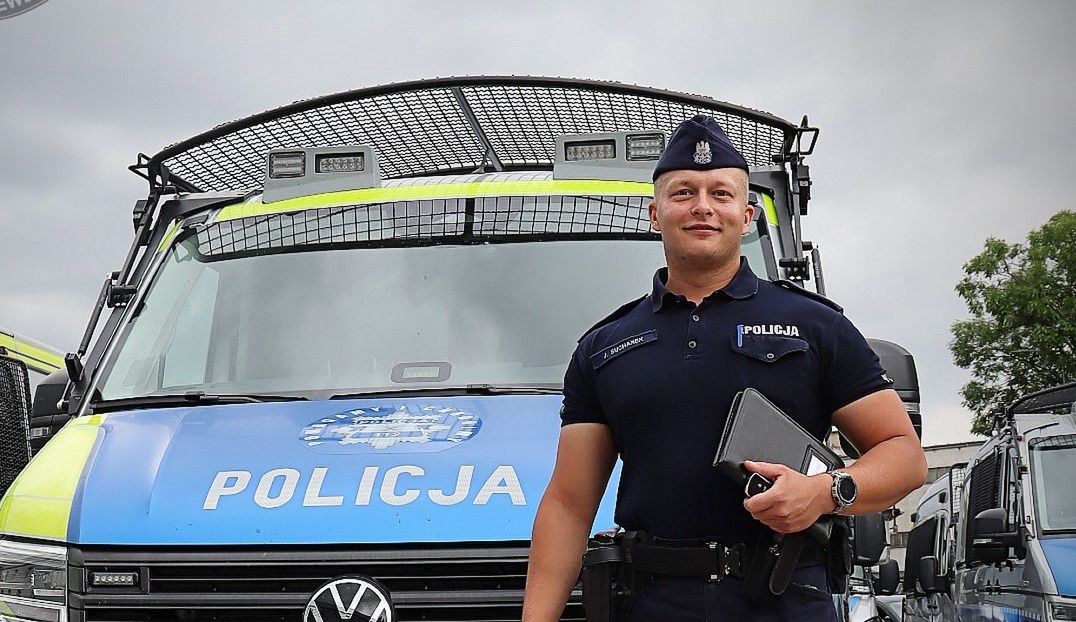 Opole: Bohater w mundurze ratuje kobietę w kryzysie