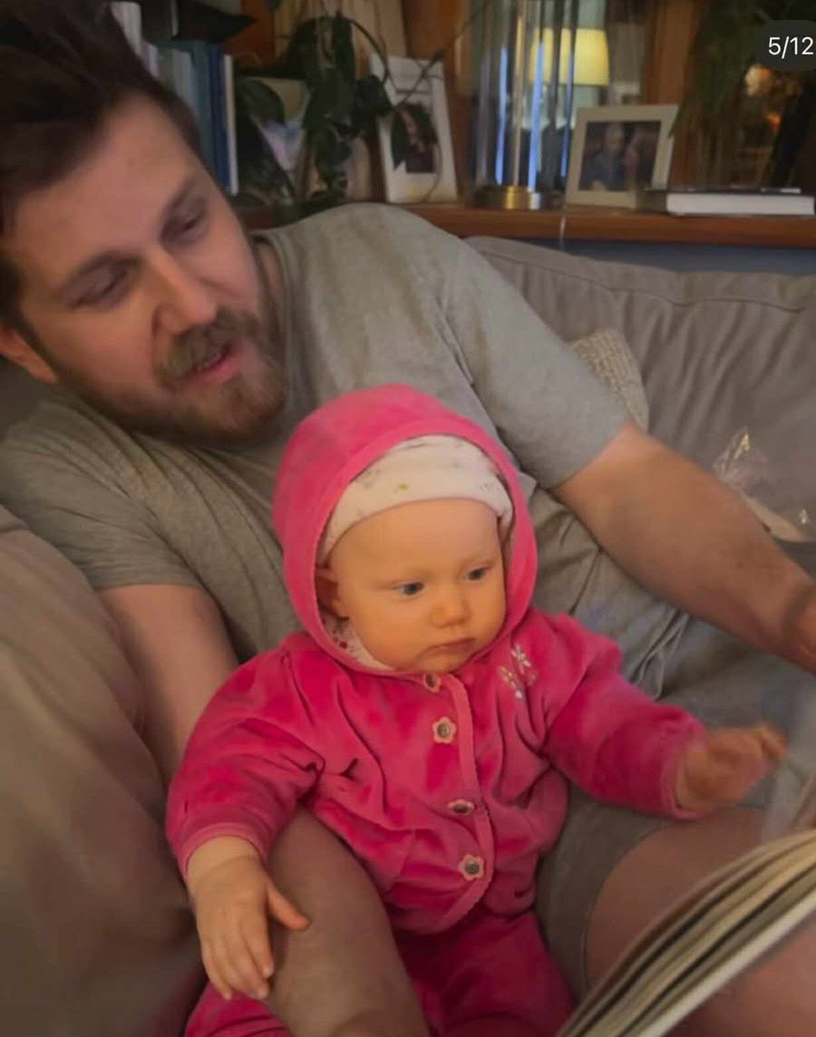 Antoni Królikowski opublikował mnóstwo fotek z ukochaną i córką