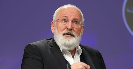 "Musimy przekształcić naszą gospodarkę". Timmermans radzi Polsce szybkie odejście od węgla