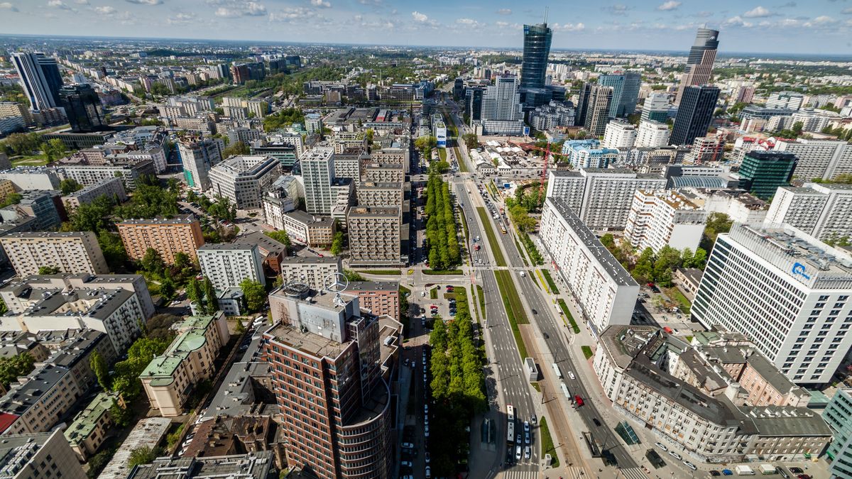 Warszawa PanoramaWarszawa, 10.05.2017. Panorama centrum Warszawy widziana z najwy�szych pi�ter budynku Rondo 1. (am/mgut) PAP/Arek MarkowiczArek Markowiczaleja, aleje, architektura, biurowce, bloki, budowa, budynki, budynk�w, Center, centralny, Centre, centrum, chmur, city, CPI, dachy, Daszy�skiego, drapacz, drapacze, Group, Hampton, handel, handlowe, Hilton, horyzont, hotel, InterContinental, Jerozolimskie, kamienice, lato, Mercure, miasto, miejski, Millenium, most, niebo, ONZ, Oxford, Plaza, pogoda, Property, Prosta, rekreacja, rondo, ruch, rzeka, samochodowy, siedziba, s�o�ca, smog, Spire, stolica, Towarowa, Tower, Towers, Trade, turystyczne, turystyka, Twarda, ulica, ulice, Warsaw, Warszawa, Warta, widok, wie�owiec, wiosna, wis�a, zabudowa, ziele�, �elazna