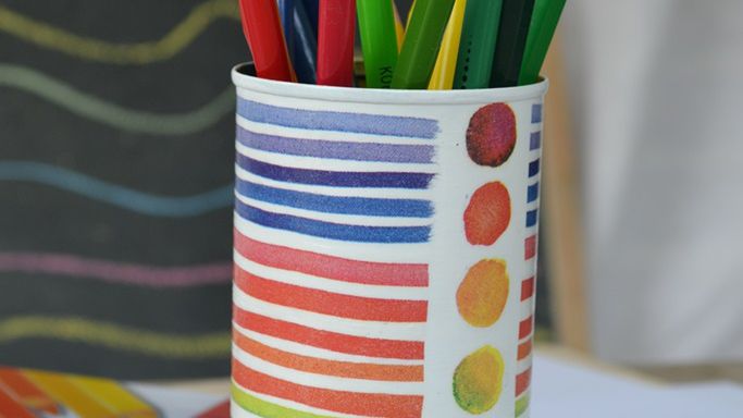 Najprostszy organizer na biurko to kubek na kredki i długopisy