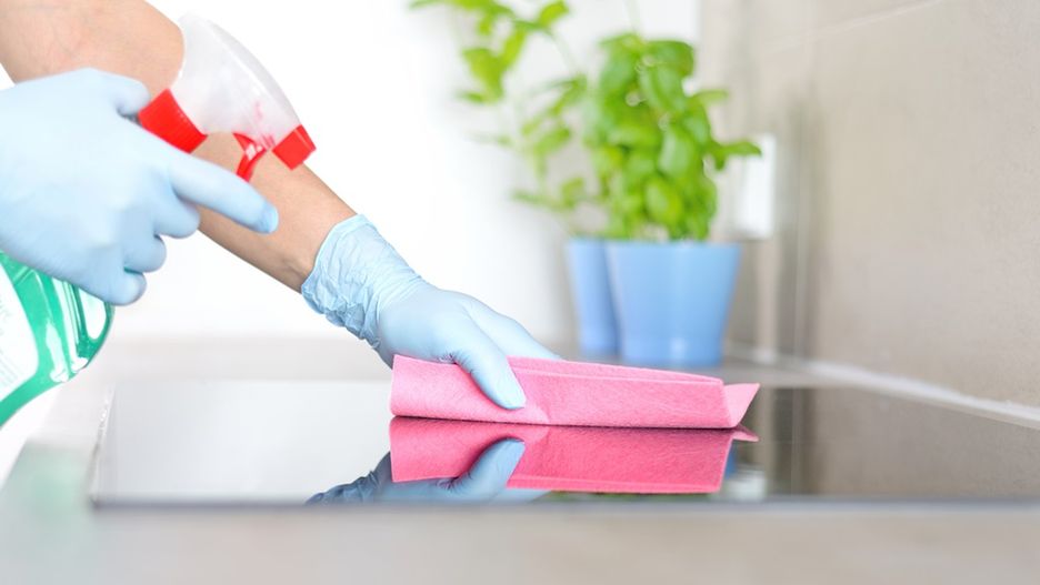 Naturalne środki czystości to sposób na utrzymanie porządku w domu przy małym dziecku.