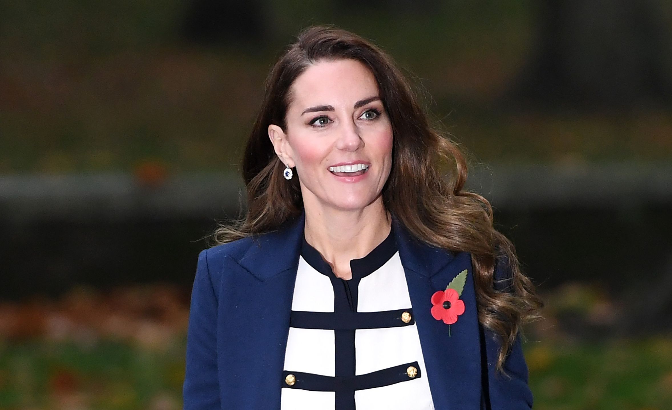 epa09574500 Britain's Catherine, Duchess of Cambridge, arrives at the Imperial War Museum to officially open two new galleries, the Second World War Gallery and the Holocaust Gallery, in London, Britain, 10 November 2021.  EPA/FACUNDO ARRIZABALAGA Dostawca: PAP/EPA.