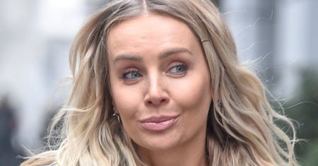 Agnieszka Woźniak-Starak zadaje szyku w BIELIŹNIANEJ sukience na imprezie u Joanny Przetakiewicz (FOTO)