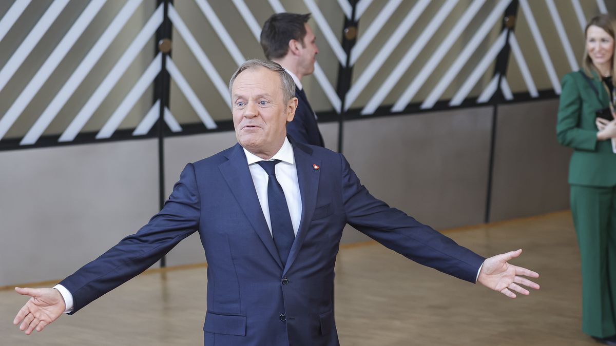 Prime Minister of Poland Donald Tusk attends the special EU leaders meeting, with the head of states and the President of Ukraine Volodymyr Zelenskyy. The Polish PM arrives limping as he has an injurer leg, does a statement and talks to the media and press, responding questions from journalists in Europa building before the Emergency Summit on Ukraine and Defence. Brussels, Belgium on March 6, 2025 (Photo by Nicolas Economou/NurPhoto via Getty Images)