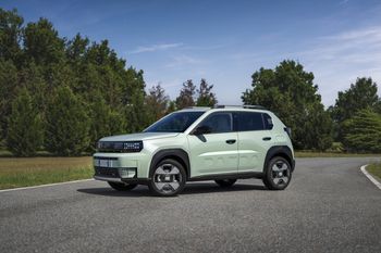 Fiat Grande Panda potaniał. Ofertę uzupełnił prosty silnik