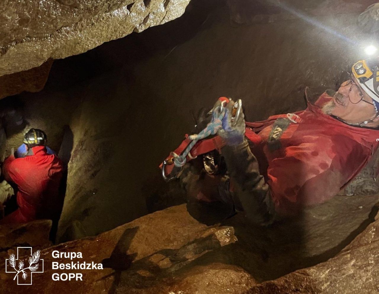 Zakleszczył się w Jaskini Salmopolskiej. Akcja ratunkowa