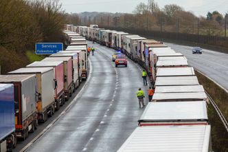 Kierowcy uwięzieni. Konsulaty i Polonia pomagają