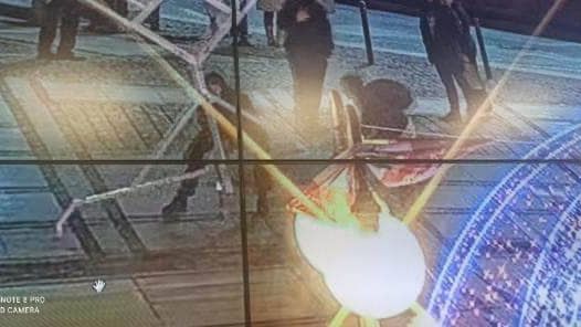 Skandal we Wrocławiu. Zniszczyli świecznik i podpalili izraelską flagę