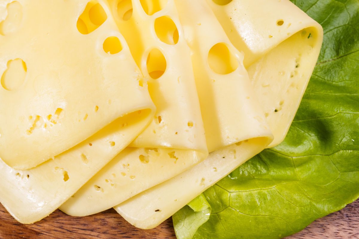 To najlepszy żółty ser z Lidla? Dietetyczka wskazała produkt, który sama kupuje