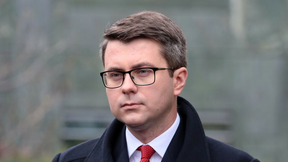 Briefing prasowy przed BBNFot. Piotr Molecki/East News, Warszawa, 16.11.2021. Briefing prasowy przed Biurem Bezpieczenstwa Narodowego w zwiazku z narada w sprawie sytuacji na granicy polsko-bialoruskiej z udzialem prezydenta, premiera, szefow resortow, sluzb oraz Sil Zbrojnych.
N/z: rzecznik rzadu Piotr MullerPiotr Molecki