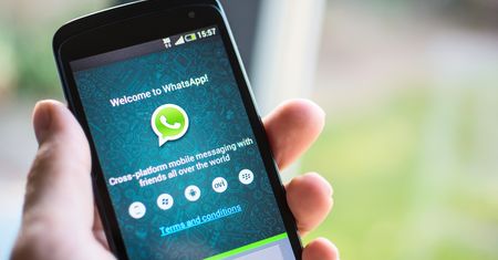 WhatsApp na Androidzie wkrótce z ciemnym motywem i obsługą gestu szybkiej odpowiedzi