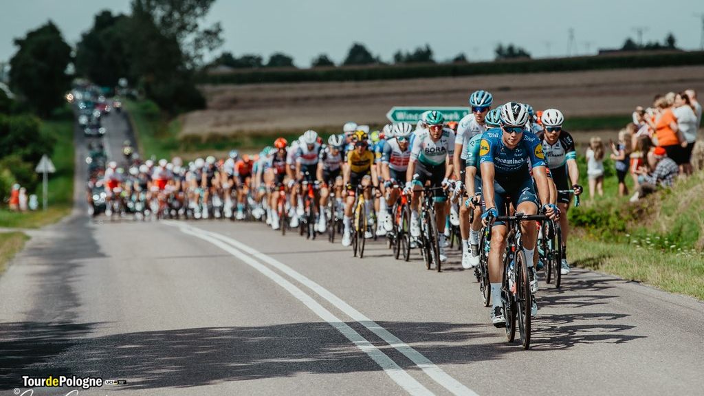 Przejazd kolarzy podczas pierwszego etapu 78. Tour de Pologne
